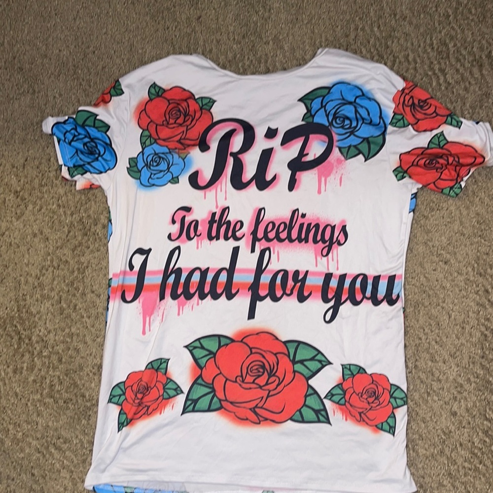 Fashion nova over size tee shirt size medium